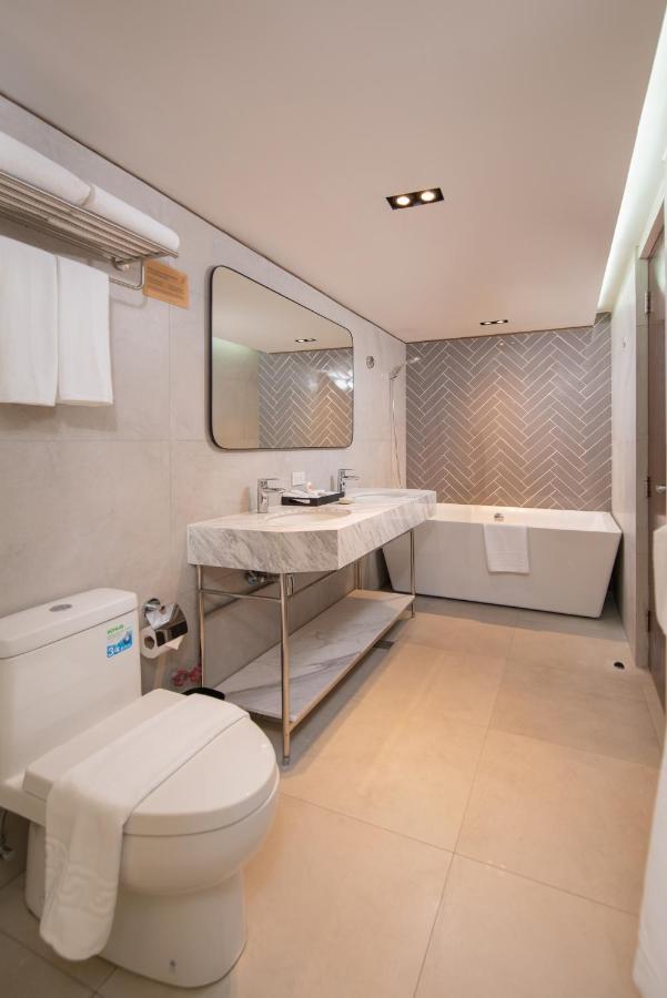 The Belamy House Managed By Hii Hotel Makati City Buitenkant foto